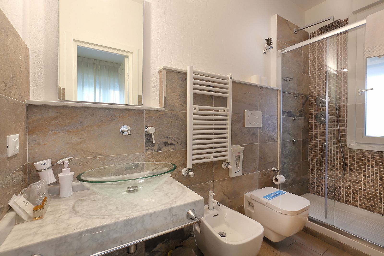 bagno camera matrimoniale standard
